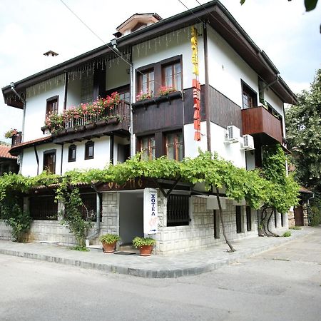 Oazis Family Hotel Lovetsj Buitenkant foto