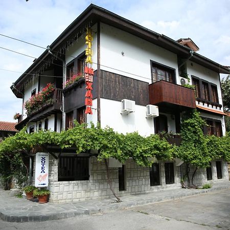 Oazis Family Hotel Lovetsj Buitenkant foto