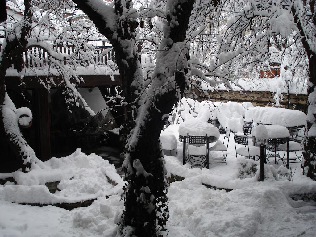 Oazis Family Hotel Lovetsj Buitenkant foto