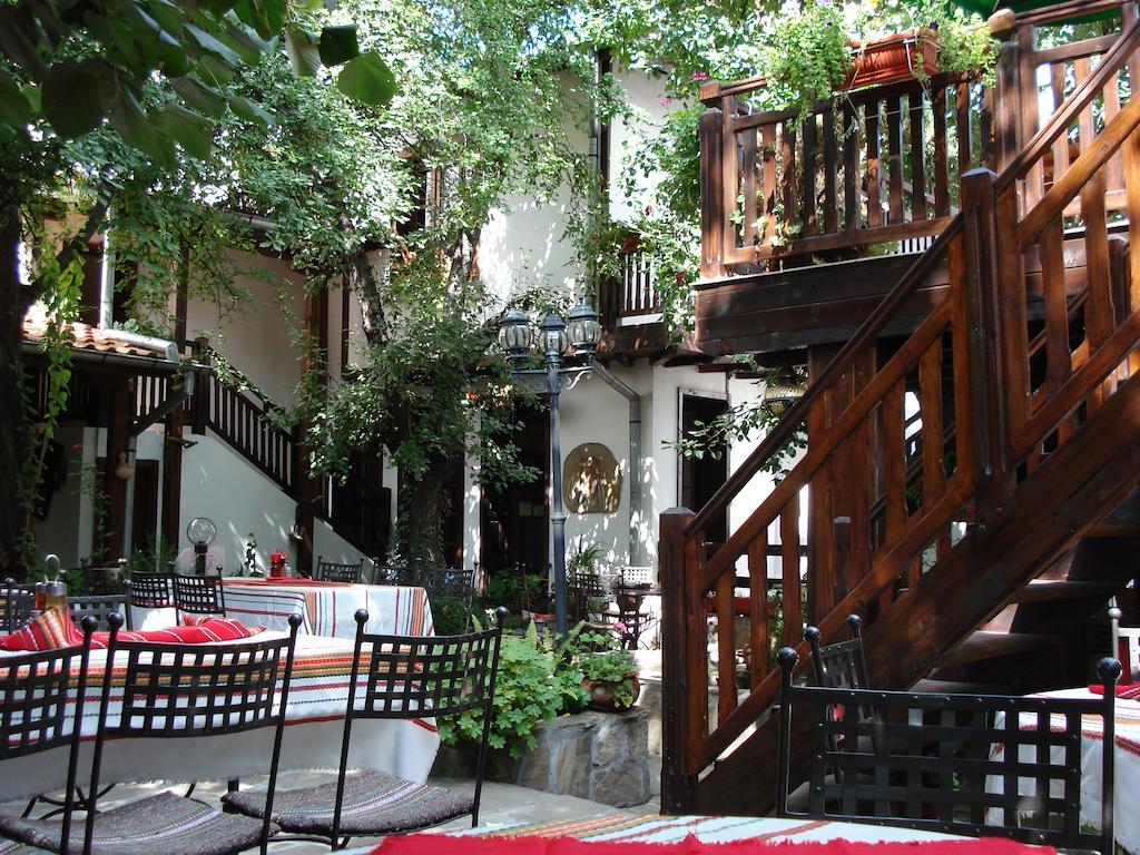 Oazis Family Hotel Lovetsj Buitenkant foto
