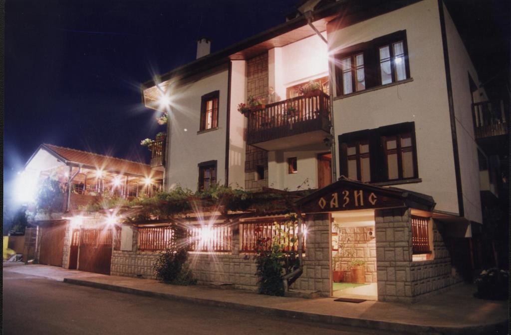 Oazis Family Hotel Lovetsj Buitenkant foto