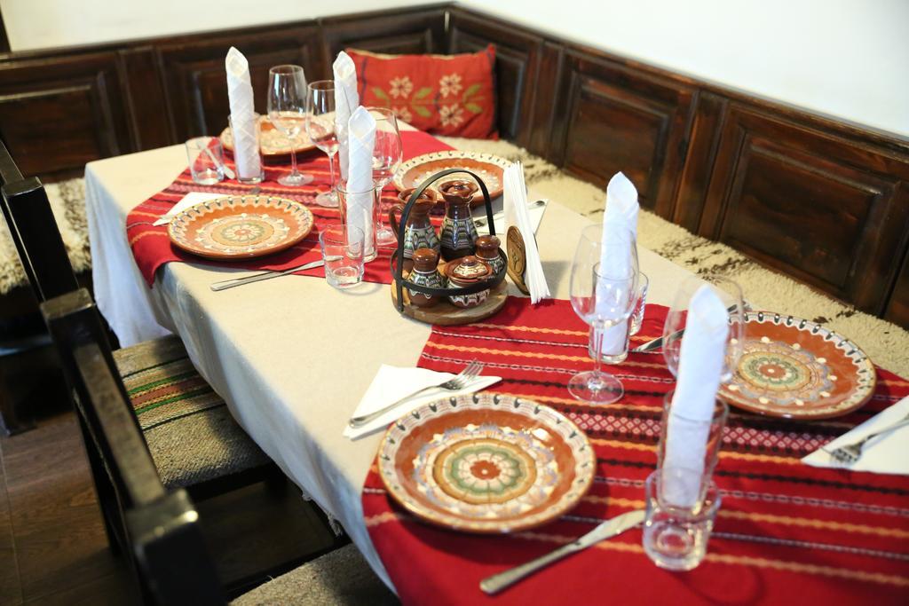 Oazis Family Hotel Lovetsj Buitenkant foto