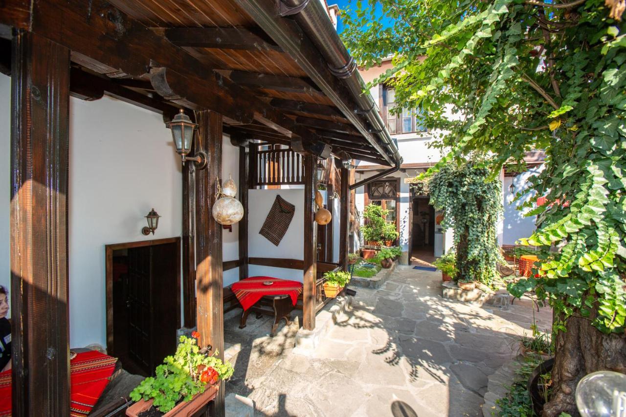 Oazis Family Hotel Lovetsj Buitenkant foto