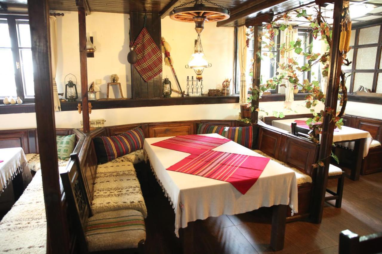 Oazis Family Hotel Lovetsj Buitenkant foto