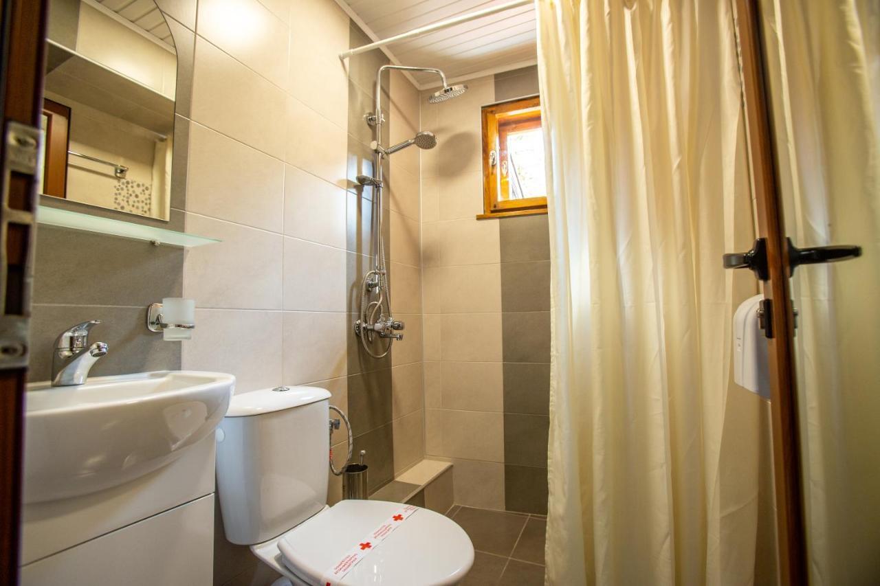 Oazis Family Hotel Lovetsj Buitenkant foto