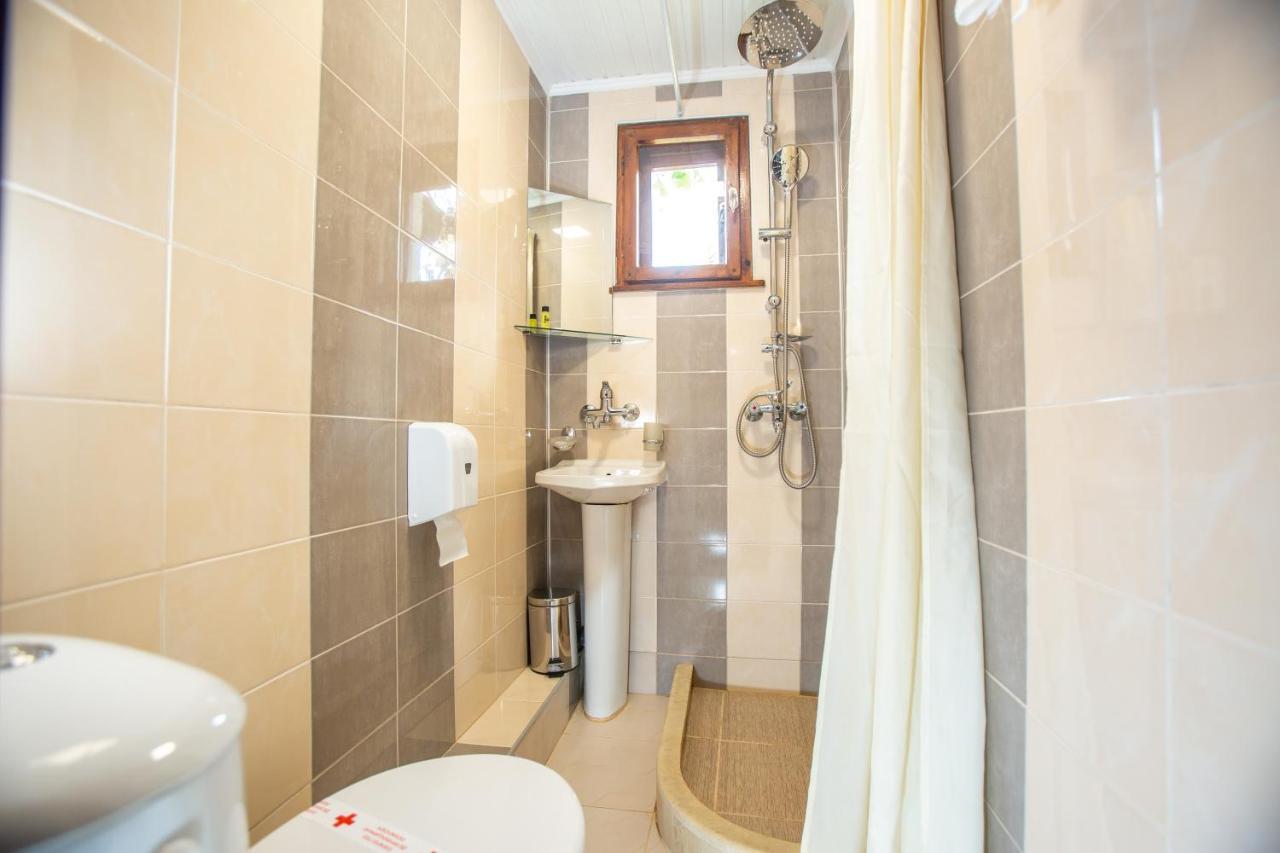 Oazis Family Hotel Lovetsj Buitenkant foto