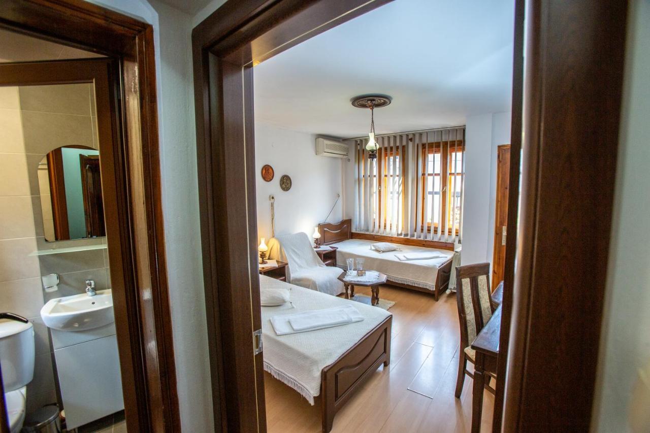 Oazis Family Hotel Lovetsj Buitenkant foto