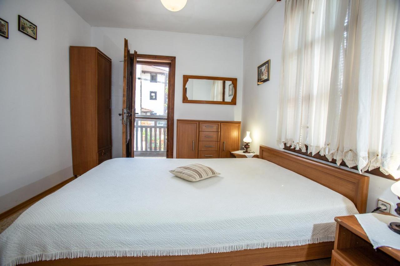 Oazis Family Hotel Lovetsj Buitenkant foto