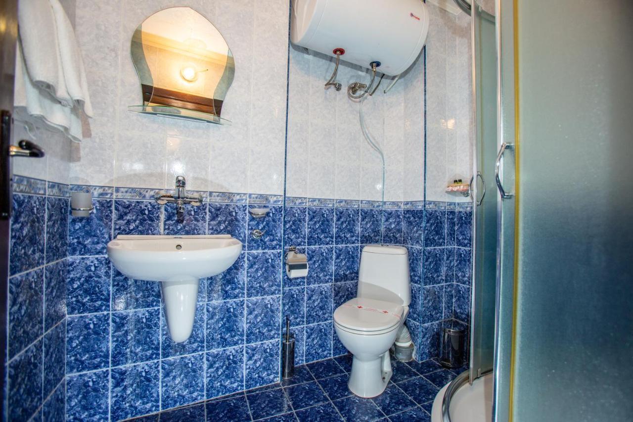 Oazis Family Hotel Lovetsj Buitenkant foto