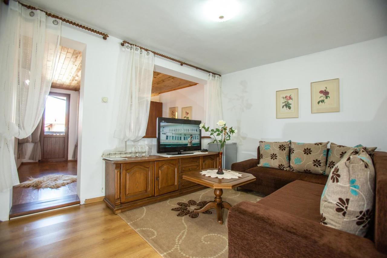 Oazis Family Hotel Lovetsj Buitenkant foto